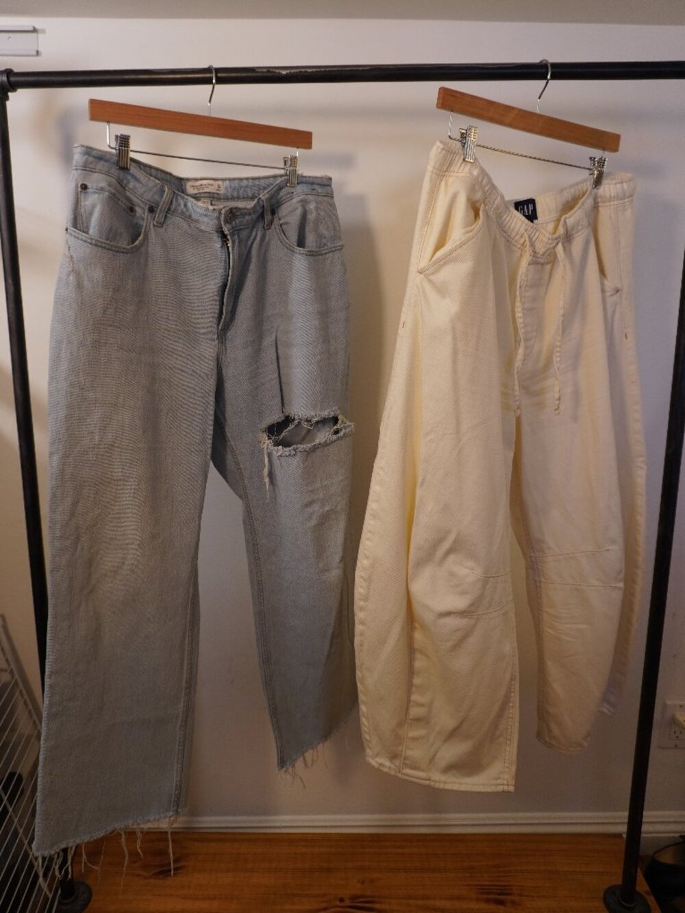 Abercrombie Curve Love + Gap Jeans Bundle – Size 16 / XL – Light Wash & Cream